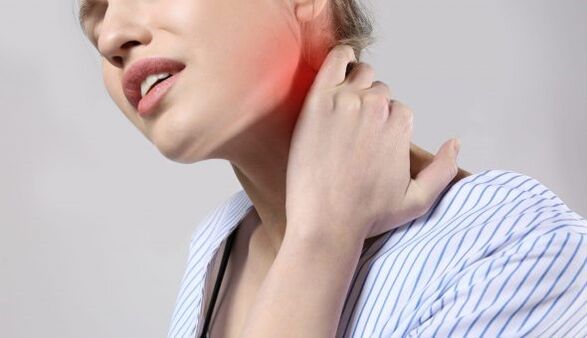 Bei Osteochondrose der Halswirbelsäule treten Schmerzen im Nacken- und Schulterbereich auf