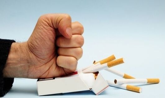 mit dem Rauchen aufhören, um Fingergelenkschmerzen vorzubeugen